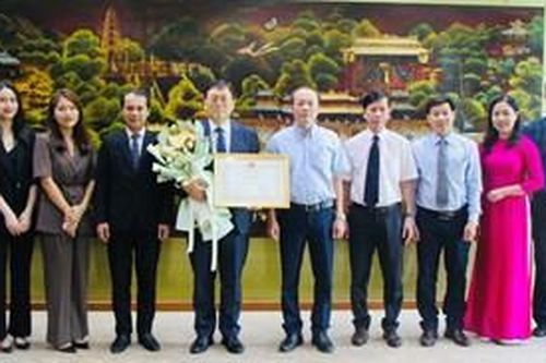 Trao danh hiệu 'Công dân danh dự' TP. Huế cho ông Cho Han Deog