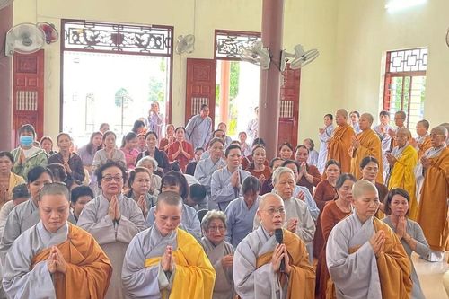 Khánh Hòa: Chư Ni, Phật tử chùa Giác Tâm (Q.Phú Nhuận) cúng dường trường hạ H.Cam Lâm