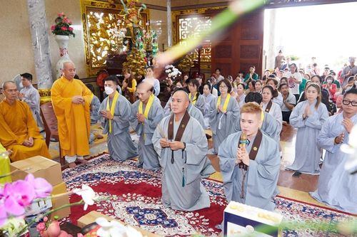 Phật tử Ấn Quang cúng dường trường hạ tại TP.HCM, Long An, Tiền Giang và Bến Tre