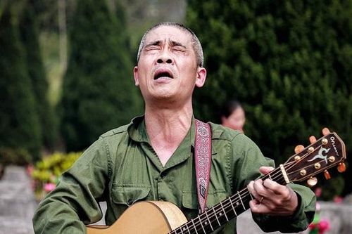 Vui sống cuộc đời mình và phần đời người hy sinh trao tặng