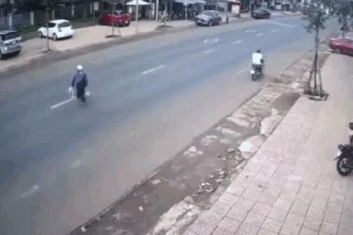 Thản nhiên làm một việc tưởng chừng vô hại, người phụ nữ gián tiếp cướp đi sinh mạng của một người khác