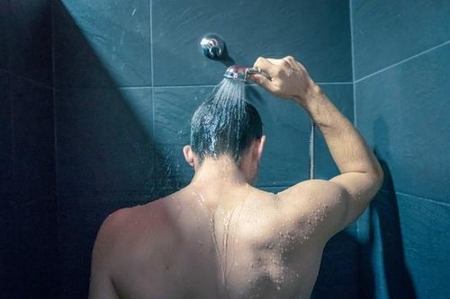 Người đàn ông đang khỏe mạnh bỗng đột tử vì mắc sai lầm này khi tắm, đây là 7 thời điểm nên kiêng tắm vì sẽ tàn phá sức khỏe khủng khiếp