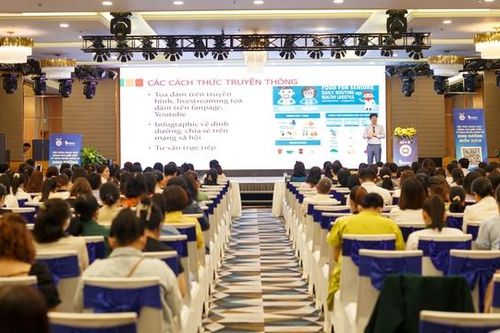 Gần 500 cán bộ y tế khu vực miền Trung tham dự hội thảo dinh dưỡng miễn dịch