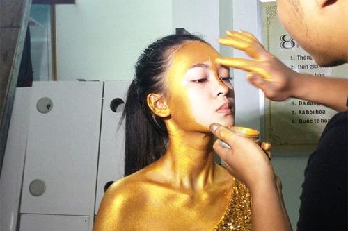 Nhọc nhằn nhân tượng giữa phố đông