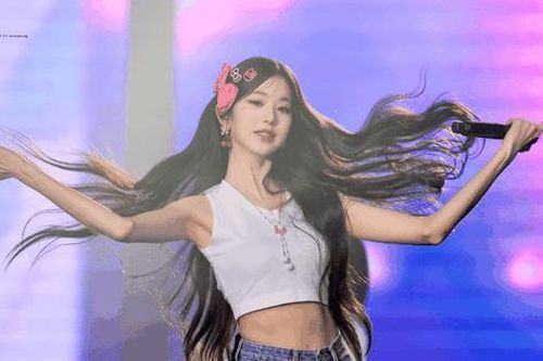 Jang Won Young IVE gây sốt với suối tóc hô biến thành tiên tử trong đôi cánh bướm