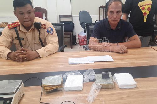 Công an đón lõng, bắt đối tượng vận chuyển 2 bánh heroin