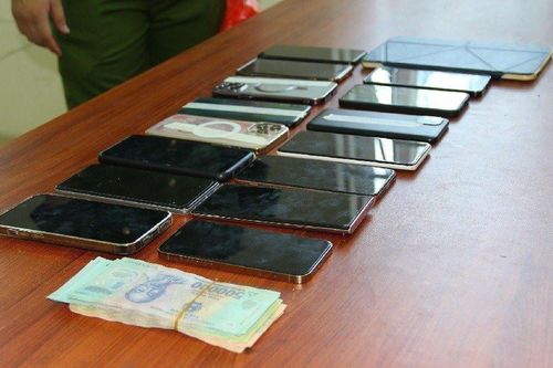 Đánh sập ổ nhóm tội phạm cờ bạc lớn ở ngoại thành