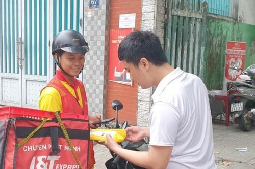 J&T Express trao thưởng gần 300 triệu đồng cho shipper