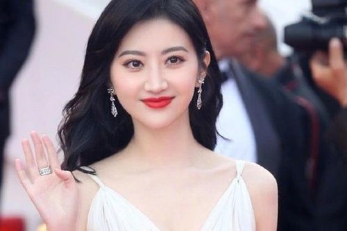Mỹ nữ Cảnh Điềm: Sao hạng A nhưng vẫn mãi mang danh 'thuốc độc phòng vé'