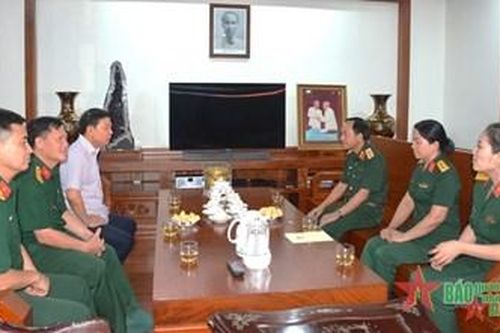 Trung tướng Trịnh Văn Quyết thăm, tặng quà các đồng chí nguyên lãnh đạo Tổng cục Chính trị Quân đội nhân dân Việt Nam