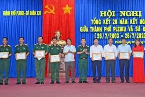 Thành phố Pleiku và Sư đoàn 320 tổng kết 20 năm kết nghĩa
