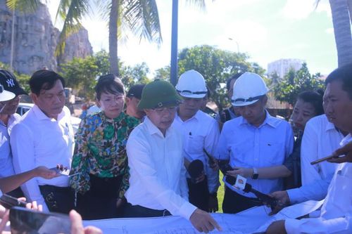 Bí thư Thành ủy Đà Nẵng kiểm tra hiện trường, chỉ đạo nóng sau vụ việc nước thải tràn ra biển Mỹ Khê