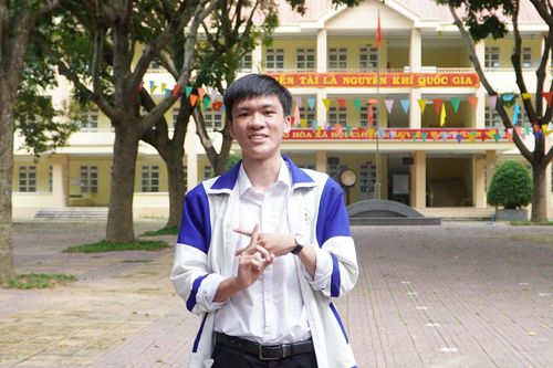 Đôi bạn thân trở thành thủ khoa của Kon Tum