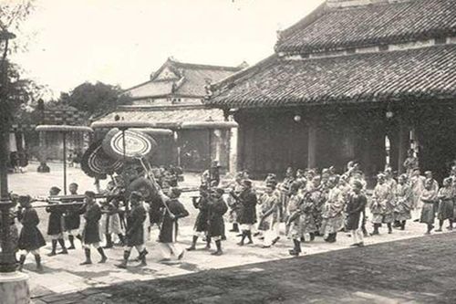 Vị Thám hoa cải cách phép vua, lệ làng
