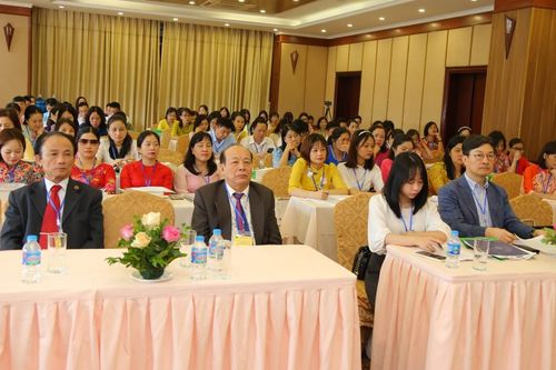 Giới thiệu văn hóa Hàn Quốc cho giáo viên THPT