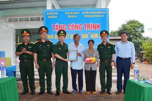 Đắk Lắk: Khánh thành, bàn giao 'Nhà đoàn kết quân dân' cho hộ nghèo trên khu vực biên giới
