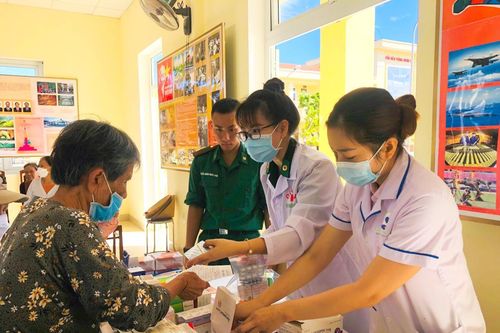 BĐBP Bình Định khám chữa bệnh và cấp phát thuốc miễn phí cho đối tượng chính sách