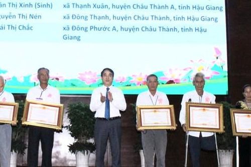 Truy tặng danh hiệu cho 5 Bà mẹ Việt Nam anh hùng ở Hậu Giang