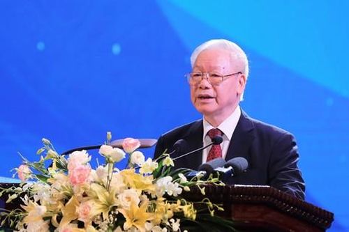 Tổng Bí thư: 'Văn nghệ sĩ không để sự tầm thường, dễ dãi ám ảnh mình'