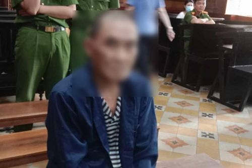 Bị tình trẻ kém 45 tuổi trở mặt vì hết tiền, ông lão vác dao trả thù