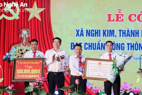 Xã Nghi Kim (thành phố Vinh) đón Bằng công nhận đạt chuẩn nông thôn mới nâng cao