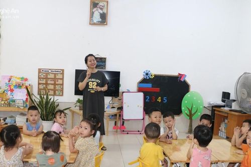 Vì sao nhiều giáo viên mầm non ở thành phố Vinh xin nghỉ việc dù đã vào biên chế?