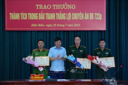 Thưởng nóng lực lượng biên phòng phá đường dây ma túy từ Lào về Điện Biên