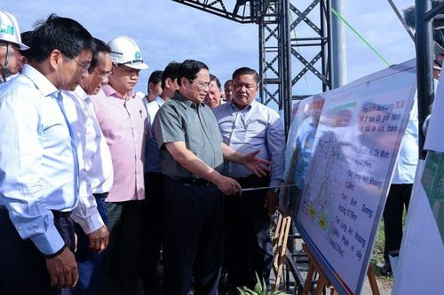 Thủ tướng yêu cầu thi công '3 ca 4 kíp' tại dự án đường Vành đai 3