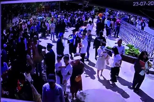 Xác minh vụ sinh viên và người thân bị móc túi khi đến trường dự lễ tốt nghiệp