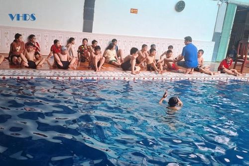 Huyện Yên Định: Hướng dẫn kỹ năng bơi an toàn trong môi trường nước cho trẻ em