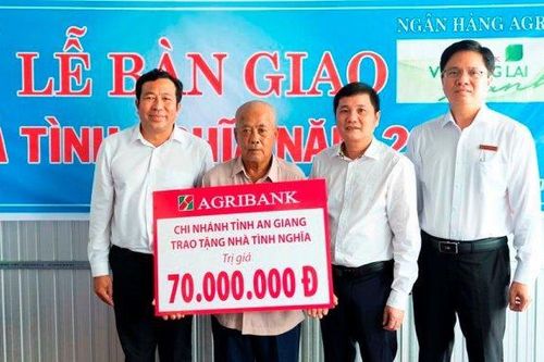 Trao tặng 2 căn nhà Tình nghĩa cho gia đình chính sách ở TP. Châu Đốc