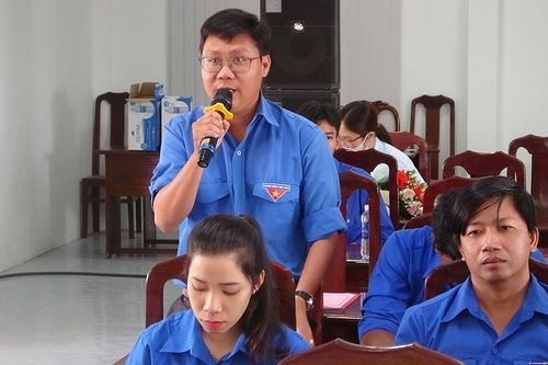 Chủ tịch UBND huyện Tri Tôn đối thoại với thanh niên