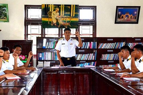 Gieo 'hạt giống đỏ' nơi đảo xa