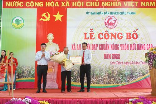Xã An Nhơn đón nhận Bằng công nhận xã đạt chuẩn nông thôn mới nâng cao
