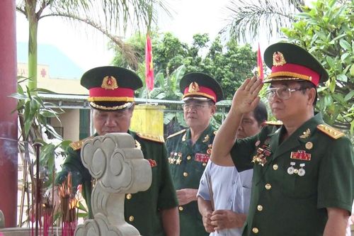 Ban Liên lạc truyền thống Đại đoàn Đồng Bằng thăm lại chiến trường xưa