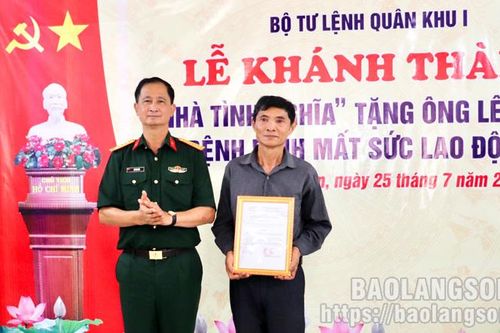 Khành thành và bàn giao nhà tình nghĩa cho bệnh binh tại thành phố Lạng Sơn