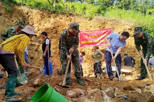 Khởi công nhà 'Tình quân dân' tại xã Nậm Chạc