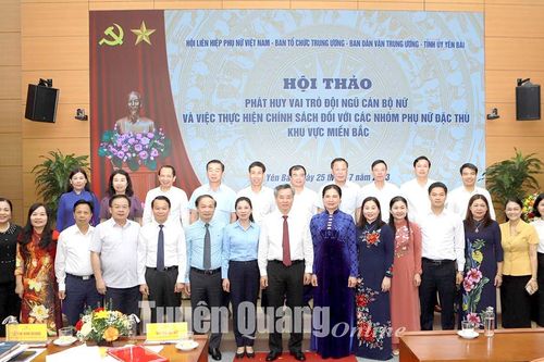 Đồng chí Phó Bí thư Thường trực Tỉnh ủy Lê Thị Kim Dung dự hội thảo của Hội LHPN Việt Nam