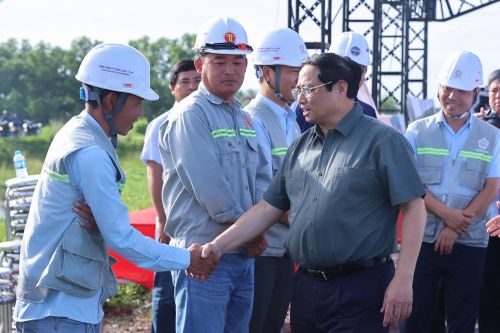 Thủ tướng yêu cầu Long An thi công '3 ca 4 kíp' dự án đường Vành đai 3