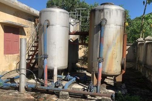 Hơn 300 hộ dân 'khát' bên cạnh 2 nhà máy nước tiền tỷ 'đắp chiếu'
