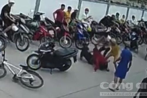Bình Dương: Án mạng trước cổng công ty, 1 người bị đâm tử vong