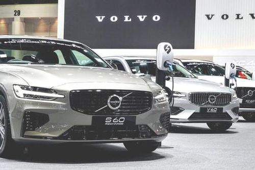 Châu Âu: Doanh số ô tô thuần điện lần đầu tiên vượt xe động cơ diesel