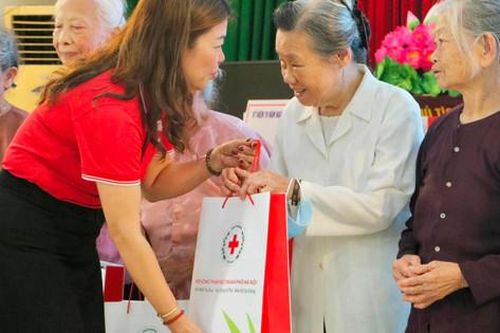 Các cấp Hội Chữ thập đỏ Hà Nội: Thiết thực tri ân người có công