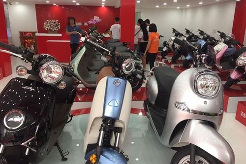 Xe máy điện nhỏ gọn, giá rẻ dành cho các cô nàng có chiều cao khiêm tốn gây sốt thị trường