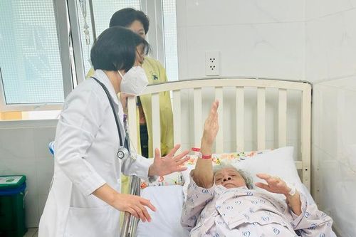 Người bị đột quỵ tập phục hồi chức năng càng sớm sẽ càng tốt ?