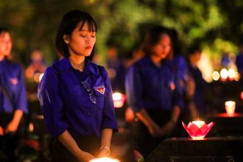 Lễ thắp nến tri ân các Anh hùng liệt sĩ