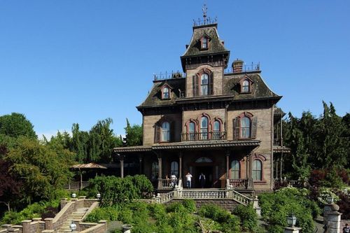 'Dinh thự ma ám' của Disney trở lại màn bạc