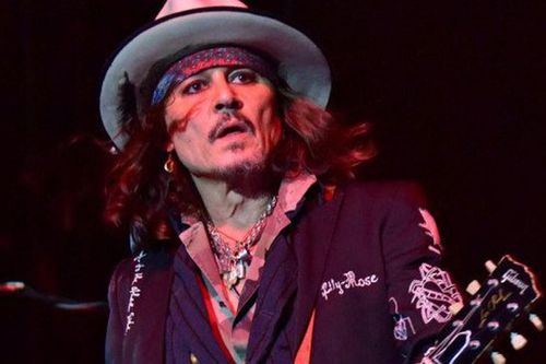 Bất tỉnh trong phòng khách sạn, sức khỏe của Johnny Depp gây lo ngại