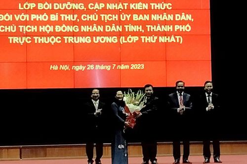 Bồi dưỡng cập nhật kiến thức đối với Phó Bí thư, Chủ tịch UBND, HĐND tỉnh, thành phố trực thuộc Trung ương
