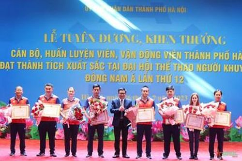 Hà Nội thưởng các huấn luyện viên, vận động viên người khuyết tật xuất sắc hơn 1,3 tỷ đồng